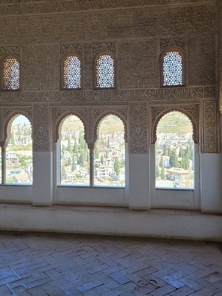 Fenêtres à l'Alhambra à Grenade