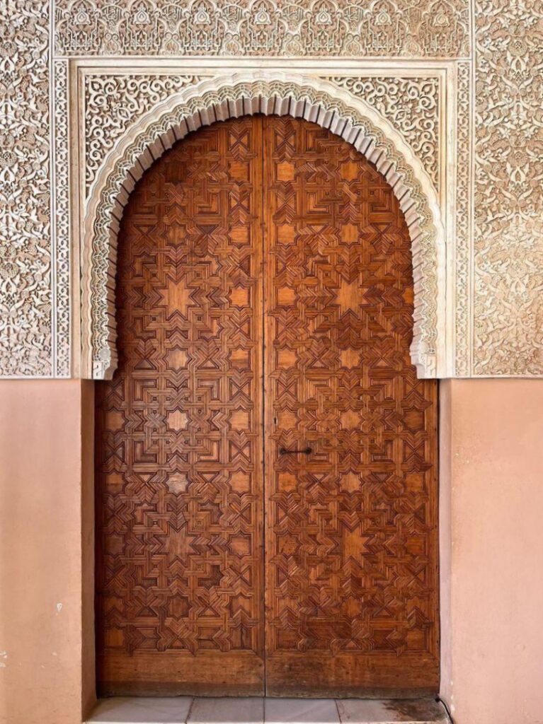 Porte à l'Alhambra à Grenade (Maria)